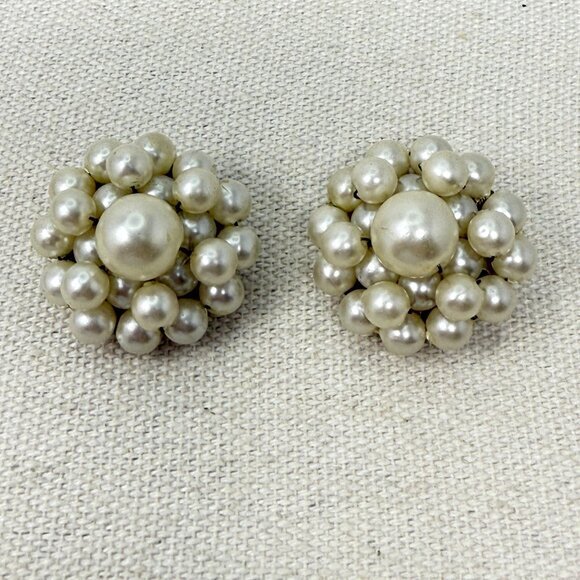 Vintage‎ Cluster Earrings Clip-On Silver Tone Imitation Pearl Marked Hong Kong - Picture 1 of 9